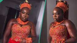 Lady adorns tight Edo traditional attire, looks uncomfortable, netizens laugh at her: "Try breathe"