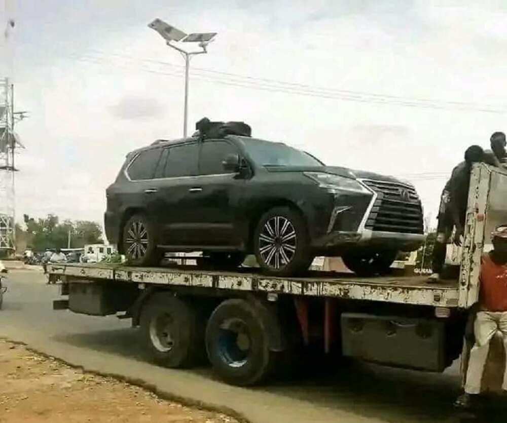 Motar Jeep daure a babbar mota Motar Jeep daure a babbar mota
