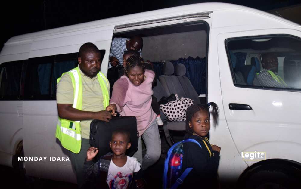 Xenophobia: Emotional moment Nigerian children victims from South Africa arrive with parents (photos)