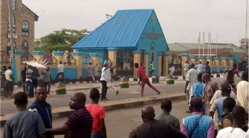 BREAKING: Christians, Muslims in violent clash over hijab controversy in Kwara state