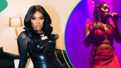 “It’s better to cry with your Birkin”: Tiwa Savage advises ladies, says she’s not telling them to do ‘runs’