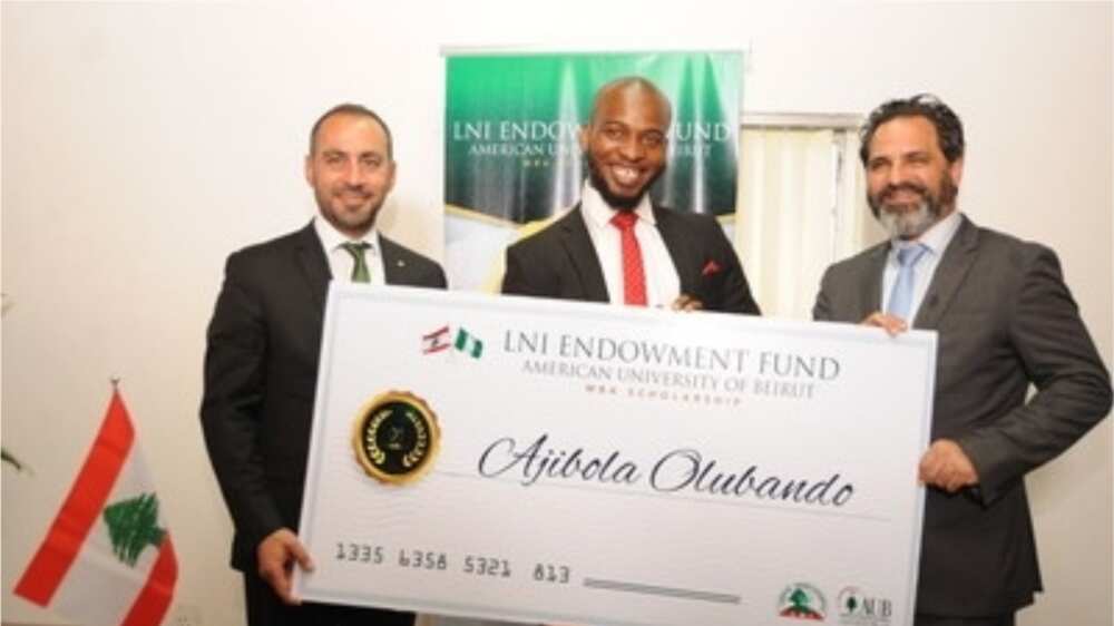 Photo showing the presentation of the prize to Ajibola. Photo source: Business Insider