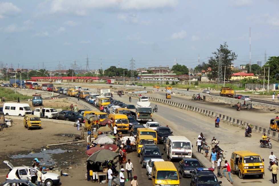 Coronavirus: Bayelsa bars coughing passengers from boarding commercial vehicles