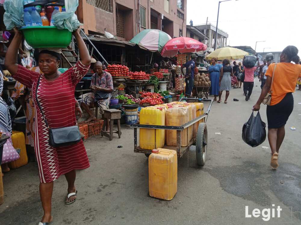 A street hawker at Ojota market, Ojota, Lagos. Photo credit: Esther Odili