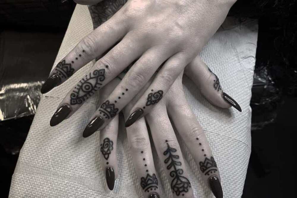 finger tattoos ideas