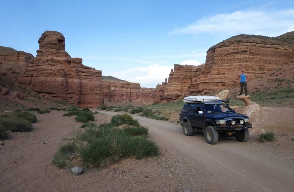 Charyn Canyon vs Grand Canyon