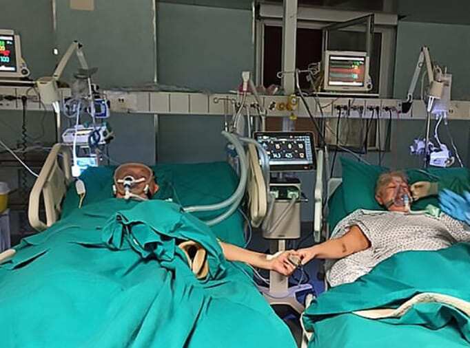 Couple battling COVID-19 hold hands in ICU to celebrate anniversary