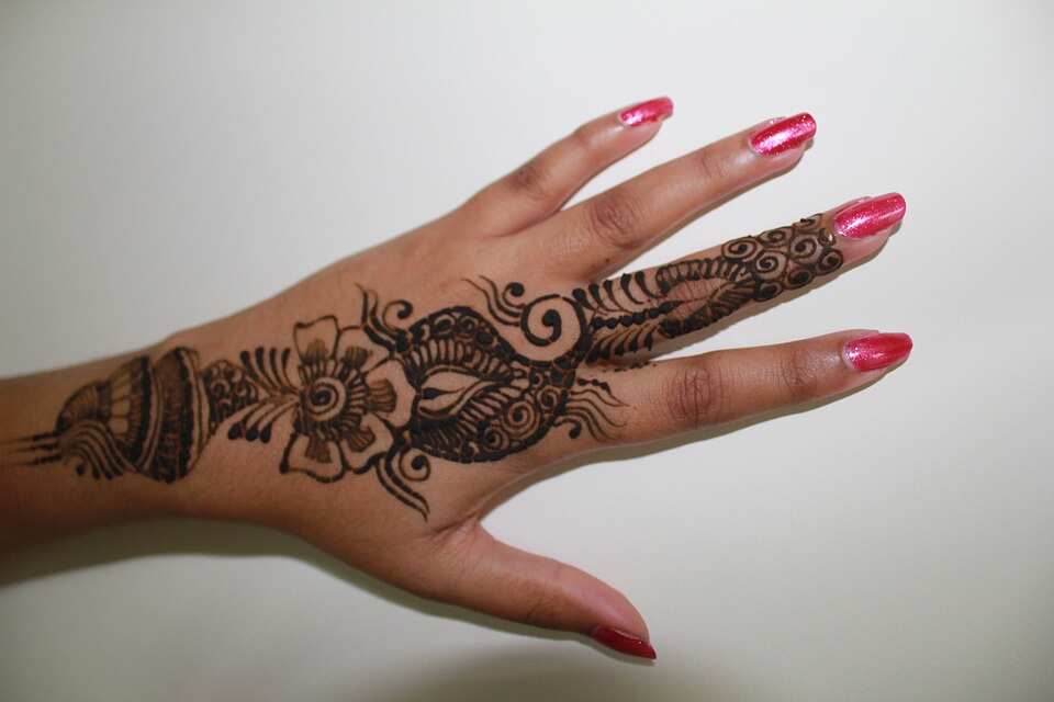 Flower mehndi style Flower mehndi style