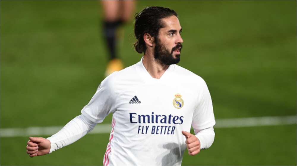 Real Madrid star blasted for spending 1 minute 20 seconds to fix his hair before warming up against Getafe