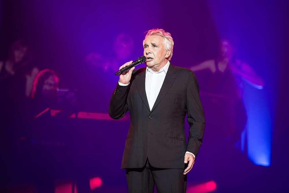 Le chanteur français Michel Sardou.