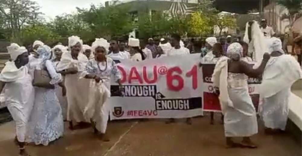 Rituals on campus: Ife indigenes invade OAU campus with charms, fetish objects Rituals on campus: Ife indigenes invade OAU campus with charms, fetish objects