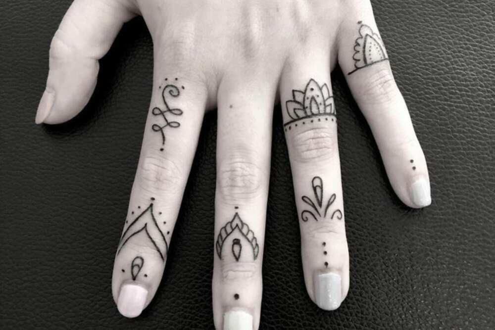 funny finger tattoos