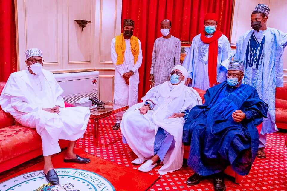 Hotunan ziyarar Shehu Dahiru Bauchi zuwa fadar shugaba Buhari Hotunan ziyarar Shehu Dahiru Bauchi zuwa fadar shugaba Buhari