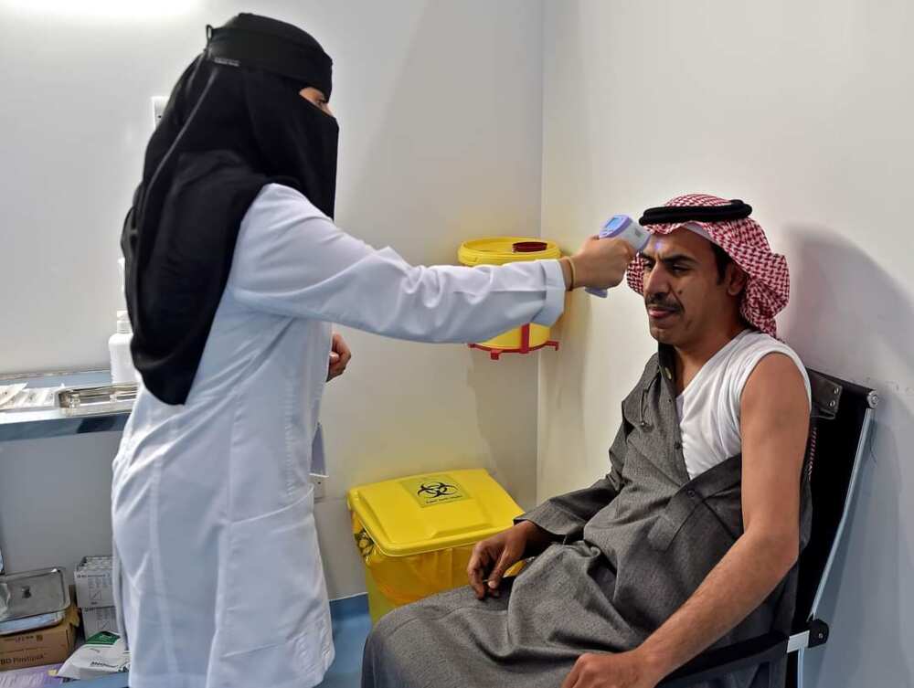 Sabon nau'in cutar COVID19 na Omicron ya bulla kasar Saudiyya, Sun fara daukar matakai Sabon nau'in cutar COVID19 na Omicron ya bulla kasar Saudiyya, Sun fara daukar matakai