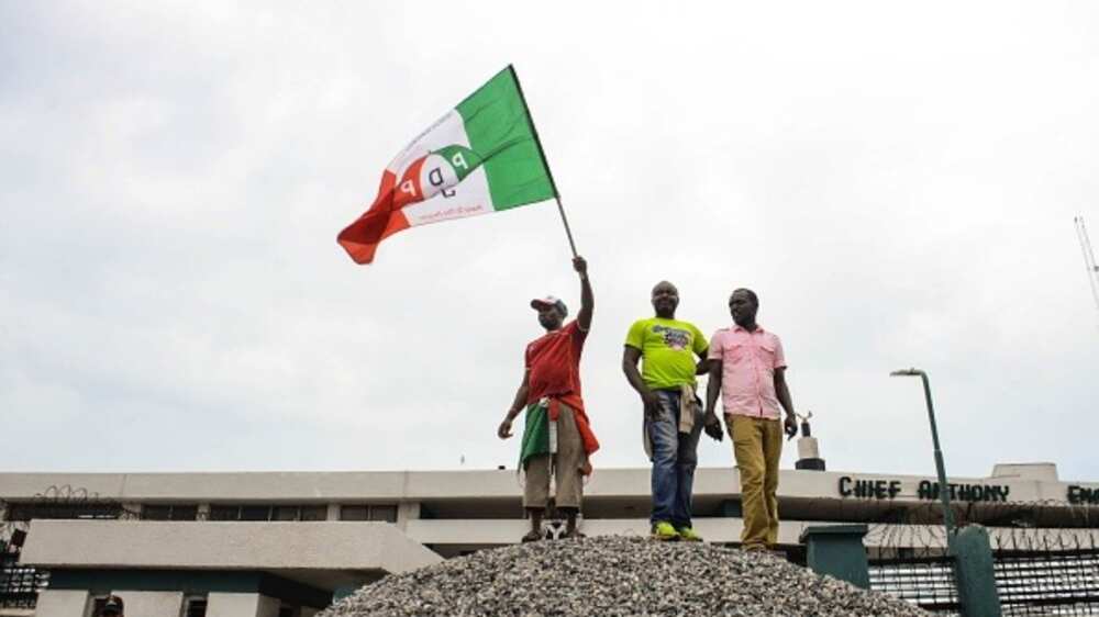 2 Prominent Party Chieftains Defect to PDP with 1,000 Supporters in Delta State