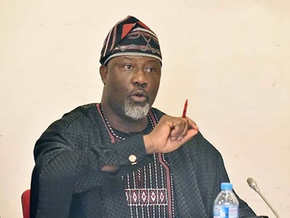 Dino Melaye ya caccaki mulkin Buhari Dino Melaye ya caccaki mulkin Buhari