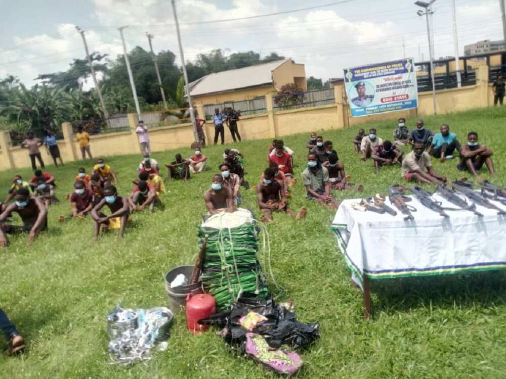 'Yan sanda sun kama 'yan gidan fursuna da suka tsere da laifin fashi da makami 'Yan sanda sun kama 'yan gidan fursuna da suka tsere da laifin fashi da makami