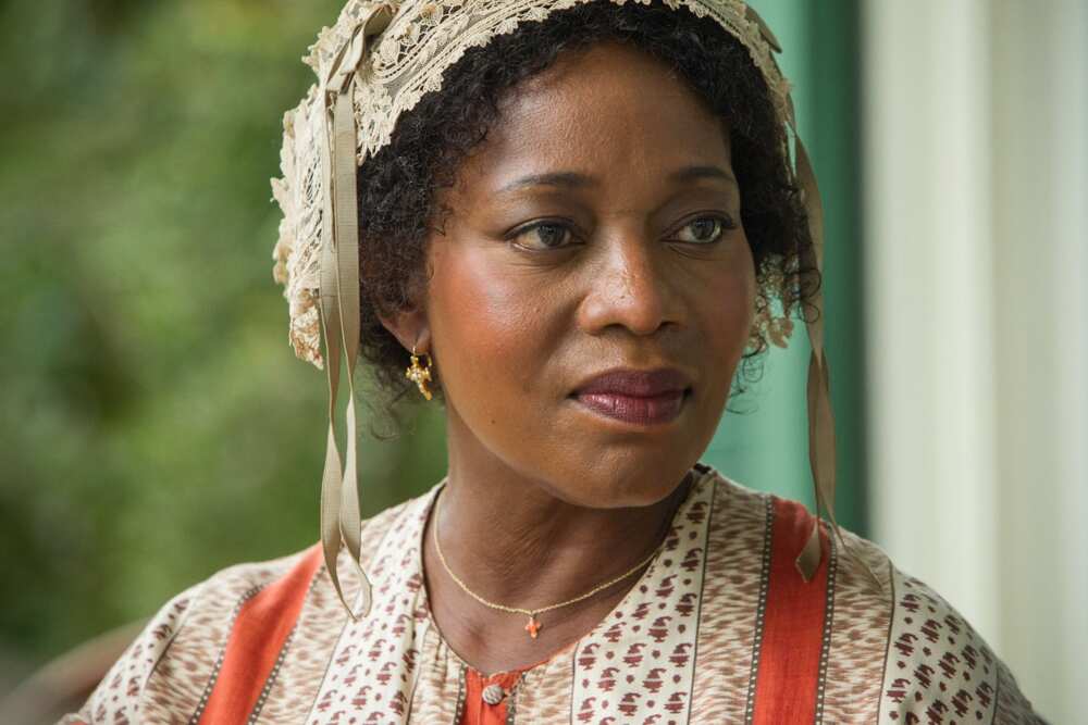 Alfre Woodard age