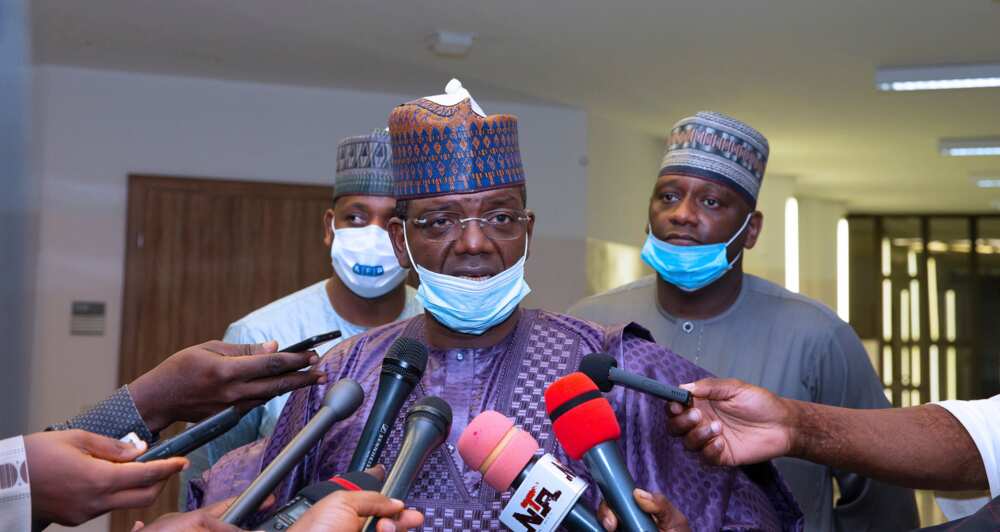 Matasa sun banka wuta kofar fadar Sarkin Zurmi a jihar Zamfara Matasa sun banka wuta kofar fadar Sarkin Zurmi a jihar Zamfara