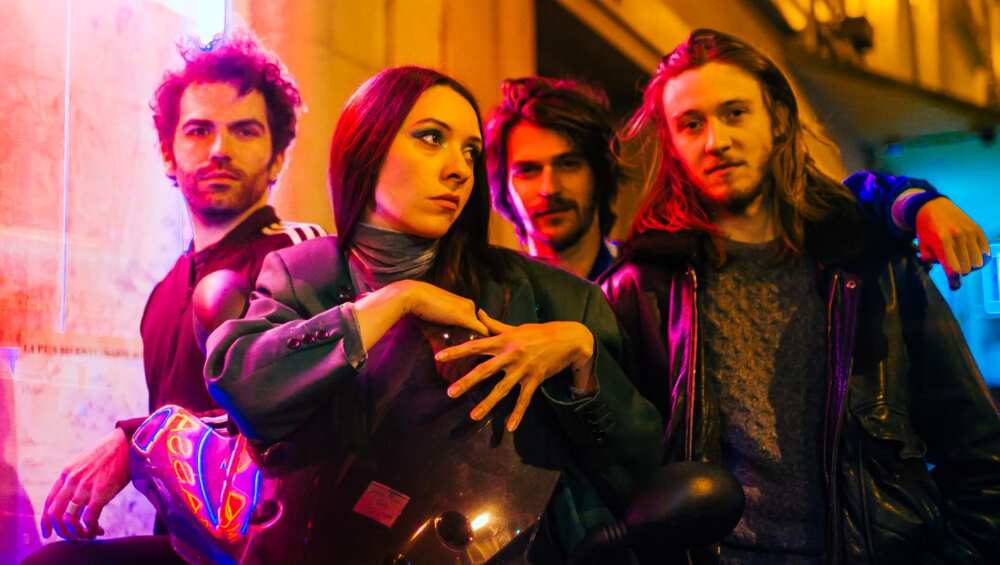 Biographie de Simone Ringer: Sa vie, ses chansons et le groupe Minuit avec Raoul Chichin Biographie de Simone Ringer: Sa vie, ses chansons et le groupe Minuit avec Raoul Chichin