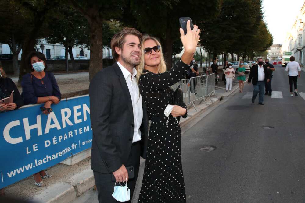 Carine Galli: biographie, femme, taille, salaire, photos Carine Galli: biographie, femme, taille, salaire, photos