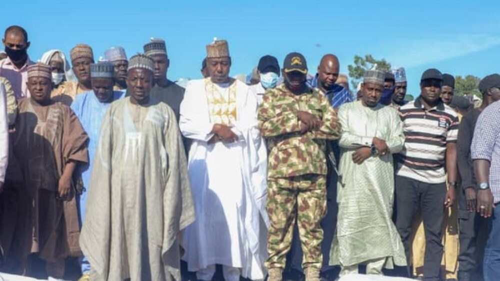 Gwamna Zulum ya jagoranci jana’izar manoma 43 da Boko Haram ta yi wa yankan rago a Borno