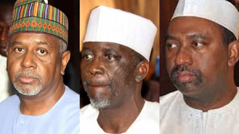 Ana buga kugen zaben 2023: EFCC za ta kara gurfanar da fitattun 'yan siyasa 5 kan zargin wawurar N23.3b Ana buga kugen zaben 2023: EFCC za ta kara gurfanar da fitattun 'yan siyasa 5 kan zargin wawurar N23.3b