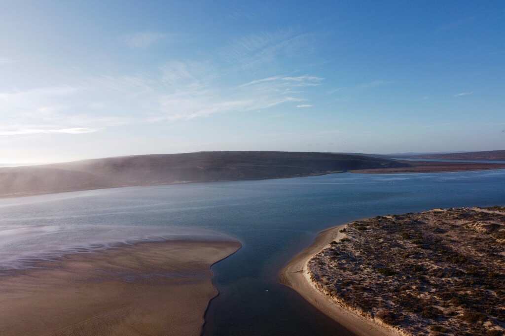 Surfers, miners fight over South Africa's white beaches - Legit.ng