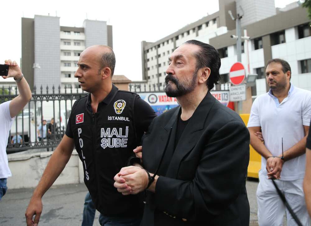 An daure Adnan Oktar tsawon shekaru 8,658