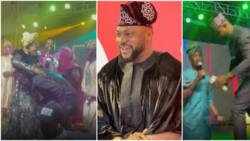 Woli Agba 20 years on stage: Odunlade makes money rain, dances hard, salutes Tope Alabi in viral video