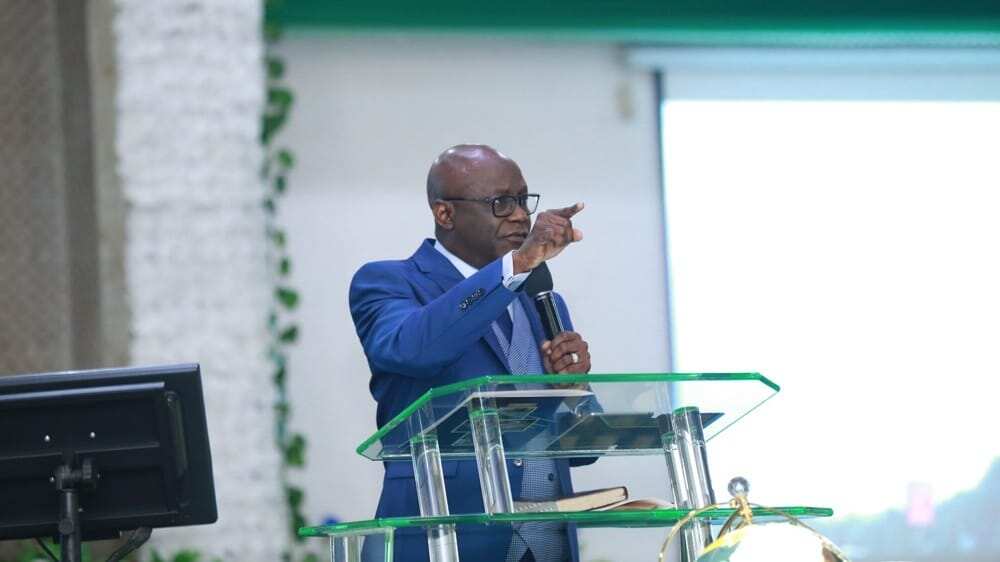 Tunde Bakare: Video of Prominent Nigerian Pastor Reading Quran Emerges