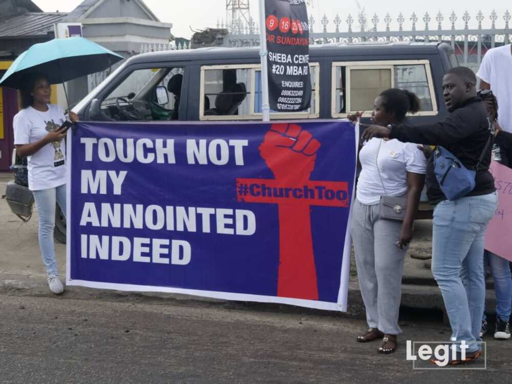 HAPPENING NOW: Heavy police presence at Lagos COZA church as Nigerians protest against Fatoyinbo (photos)