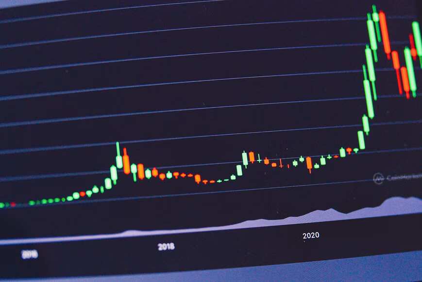 Can Logarithmic Finance (LOG) measure up to giants Cronos (CRO) and PancakeSwap (CAKE)?