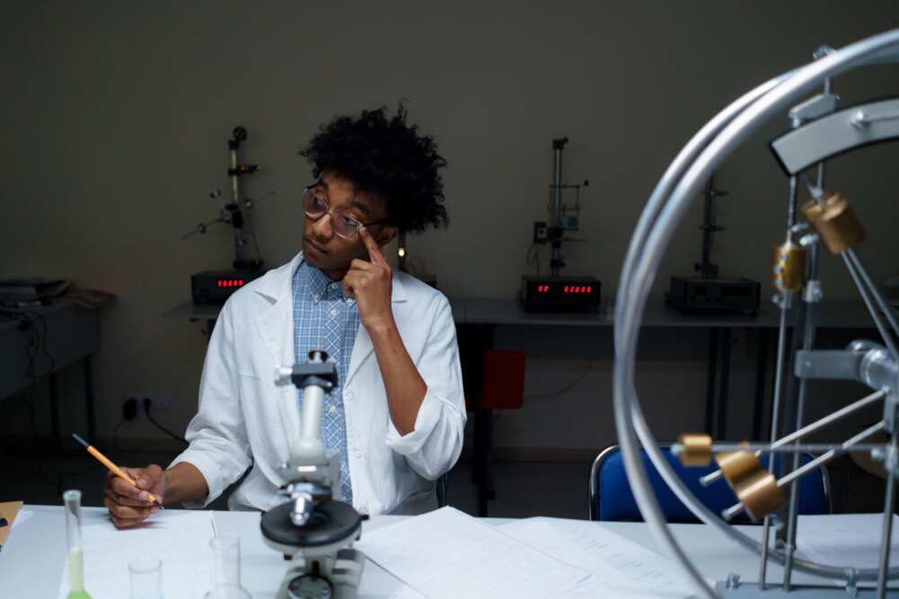 A student doing an experiment