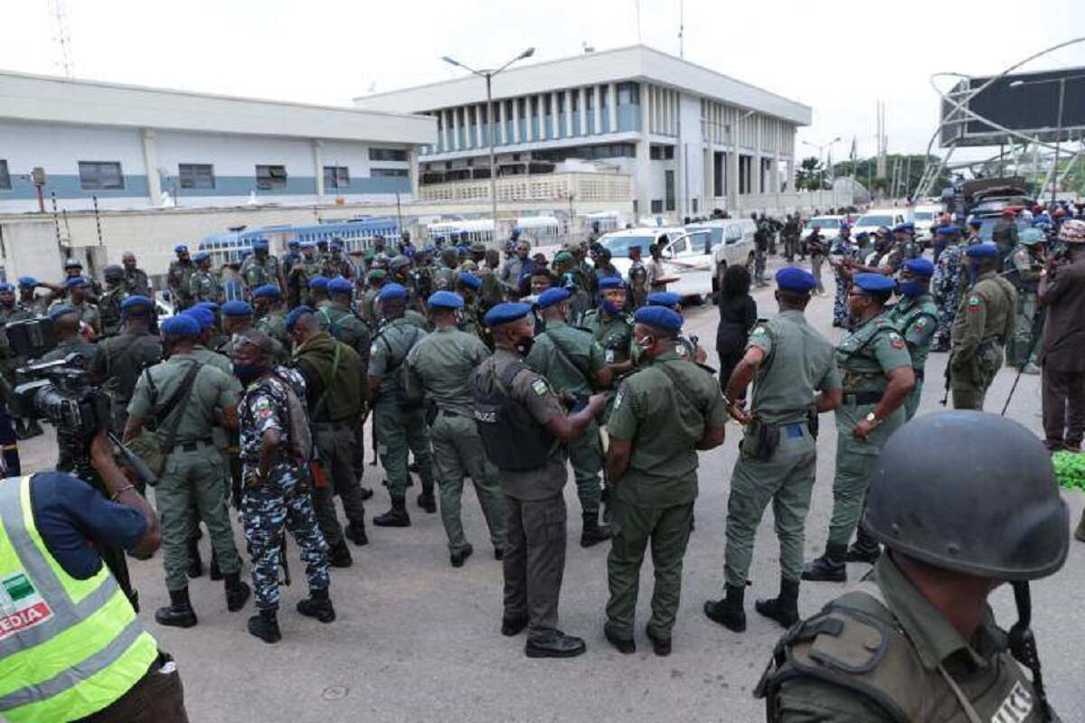 BREAKING: Gunmen attack police checkpoints in Calabar, kill officers, soldier