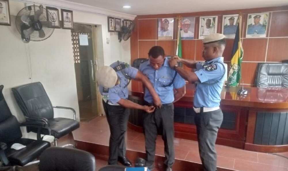 An kori dan sanda saboda samunsa da damfarar wani a Legas An kori dan sanda saboda samunsa da damfarar wani a Legas