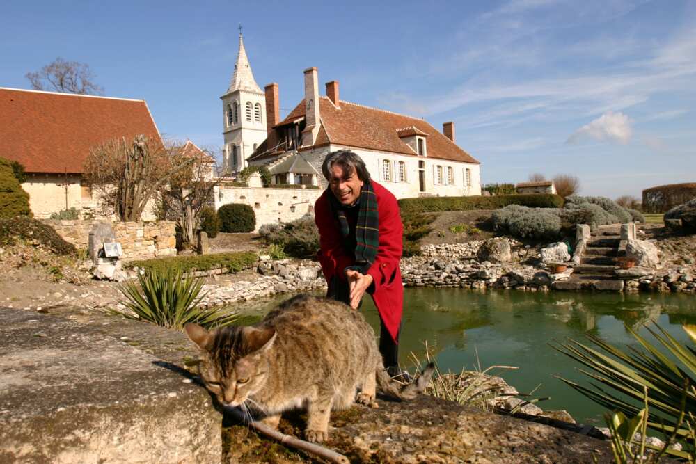 Hervé Vilard chez lui à Celette Hervé Vilard chez lui à Celette