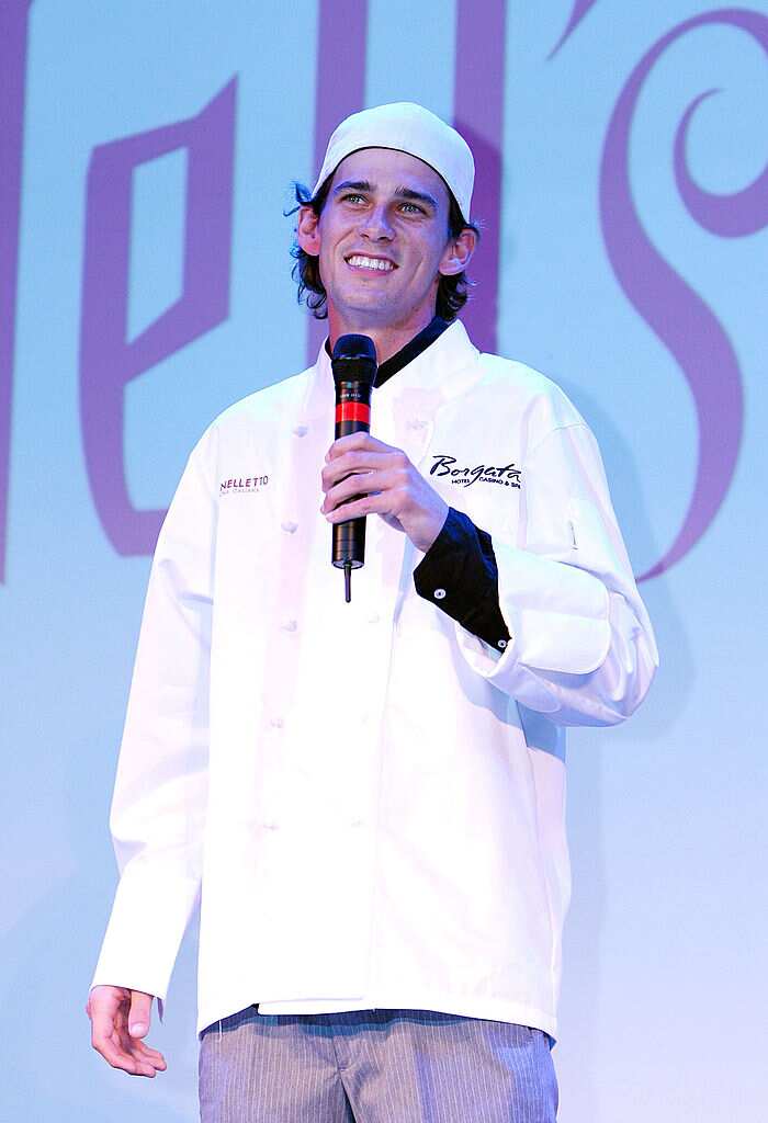 Hell's Kitchen season 5 winner