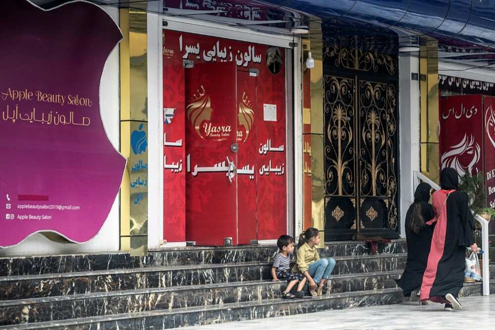 Afghanistan's Taliban authorities have ordered beauty parlours across the country to shut within a month