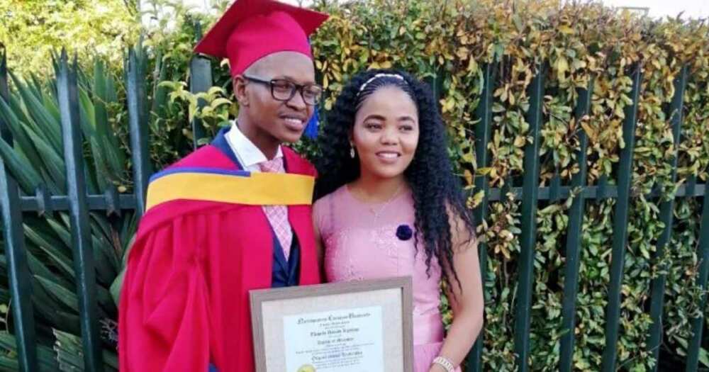 Mzansi social media users are truly inspired by a Ph.D. graduate who has made it at 31. Image: @VarsityWorld/Facebook