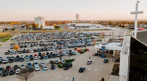 Church for the rich: Pastor holds service at parking lot with congregants seated in their posh cars