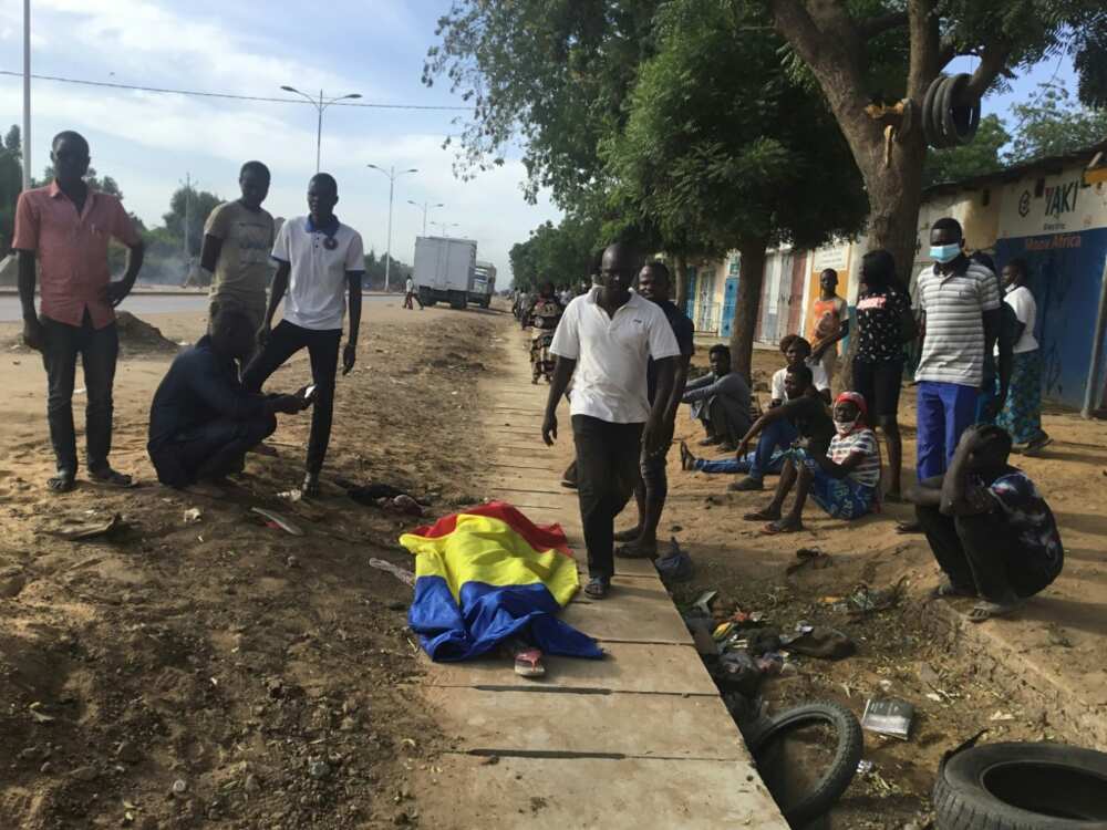 A body covered by a Chadian flag A body covered by a Chadian flag