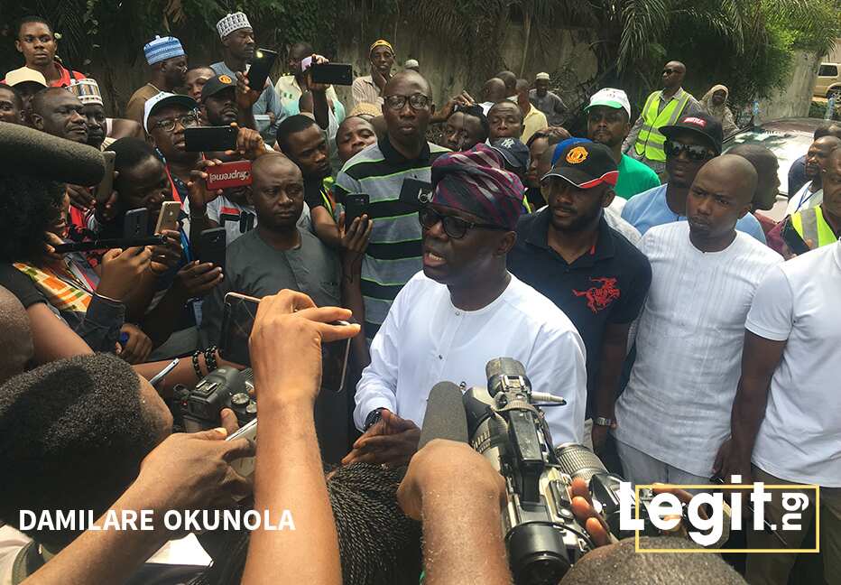 Governor Sanwo-Olu speaking with journalists in Lagos