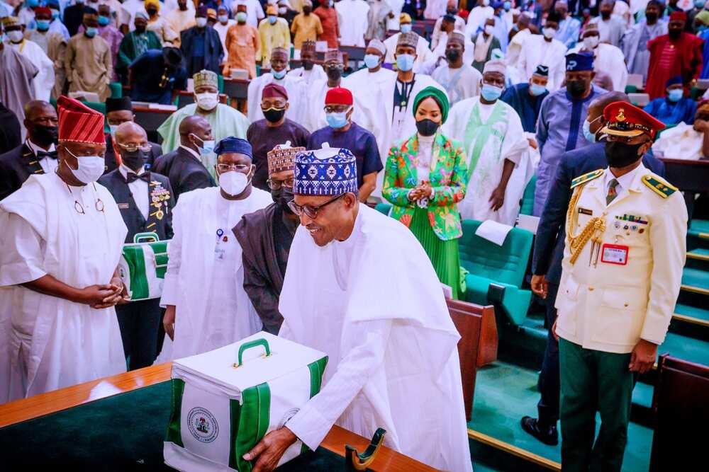 BREAKING: National Assembly Transmits 2022 Budget to Buhari For Assent 3 Days to New Year