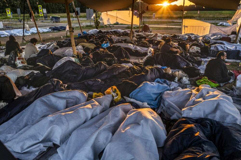Hundreds of asylum seekers have been sleeping in front of the gates of the refugee centre