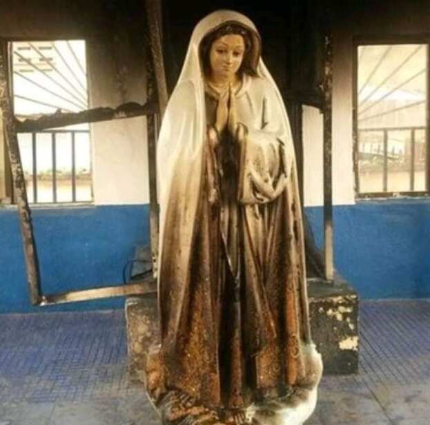 Lady allegedly sets Virgin Mary’s statue ablaze after morning Mass in Enugu