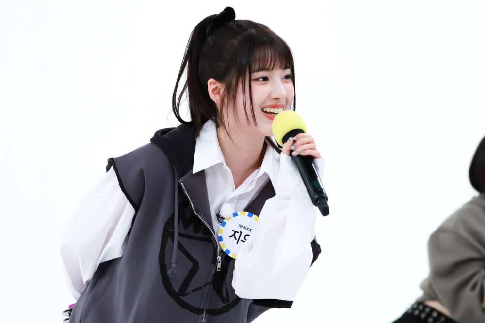Jiwoo performing on stage in Goyang