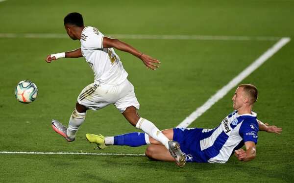 Real Madrid vs Alaves: Benzema fires Los Blancos to 2-0 win away from home