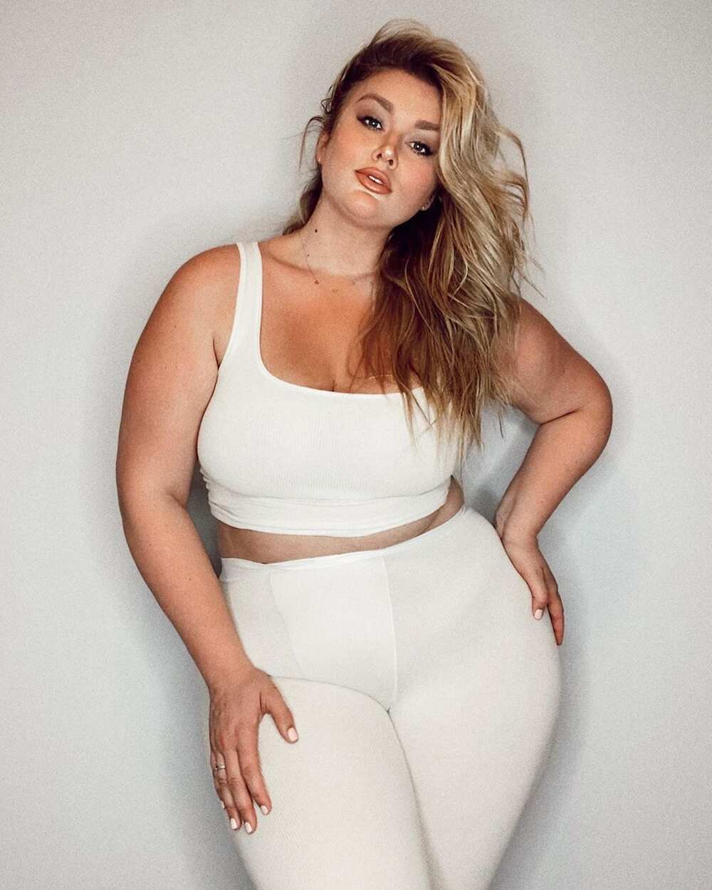 Curvy Sports Illustrated Swimsuit star Hunter McGrady opens up about body  confidence