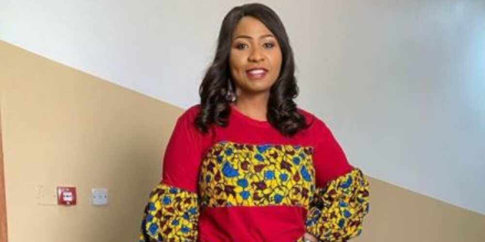 Journalist Morayo Brown tries to escape TVC as mob attacks Journalist Morayo Brown tries to escape TVC as mob attacks